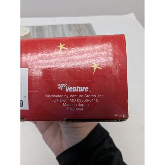 Porcelain Salt & Pepper Shaker Set "A Season Of Wonder" Christmas Holly Design - Picture 6 of 8